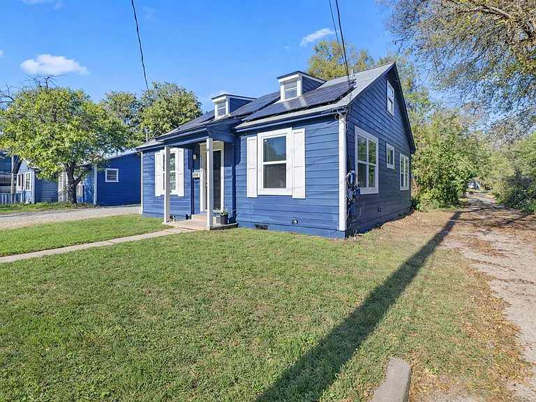 1202 E 29th St — Photo 30