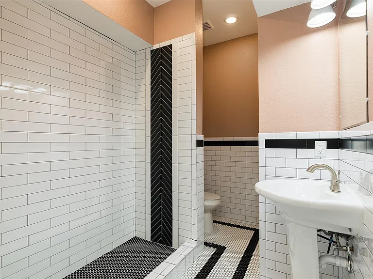 2516 Avenue K #1 — Photo 7