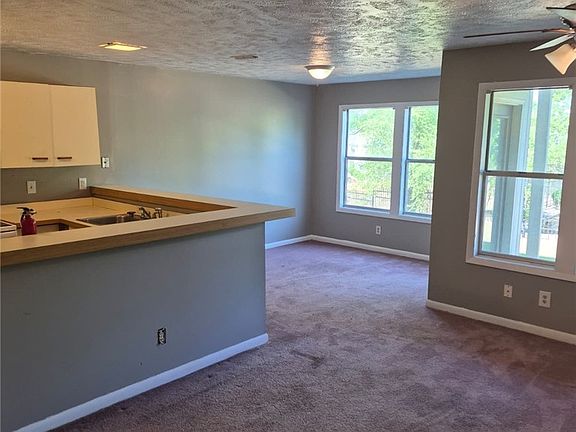 3rd image of 1010 Brookhollow Dr APT 1