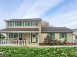 16 Independence Dr, Mount Holly Springs, PA
