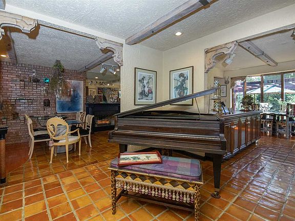 5th image of 12021 Ventura Blvd