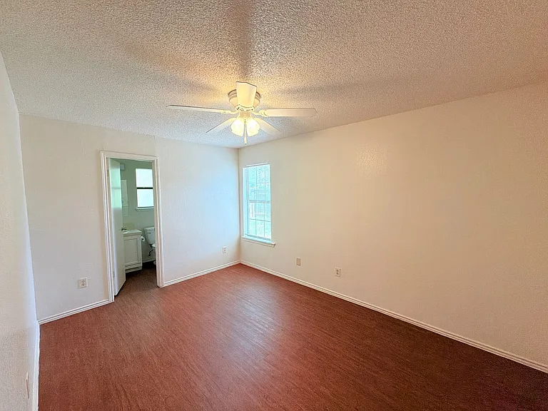 1215 Ridgemont St — Photo 13