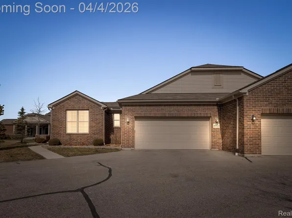 49121 Garrett Ct, Macomb, MI 48042