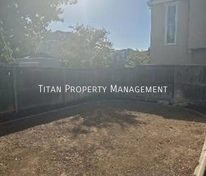 421 Phoenix Cir — Photo 12