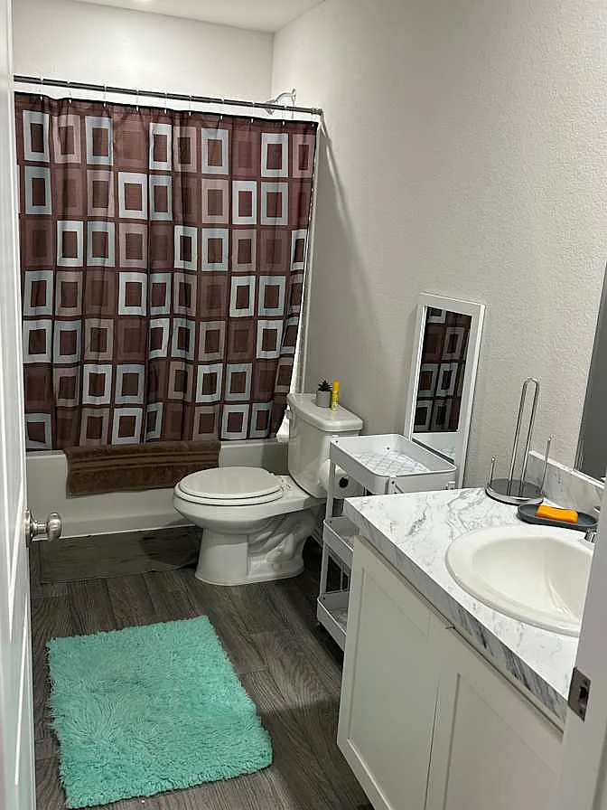 5 bed, 3400 sqft, $900 — Photo 3
