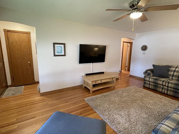 4th image of 3048 W 100th Pl
