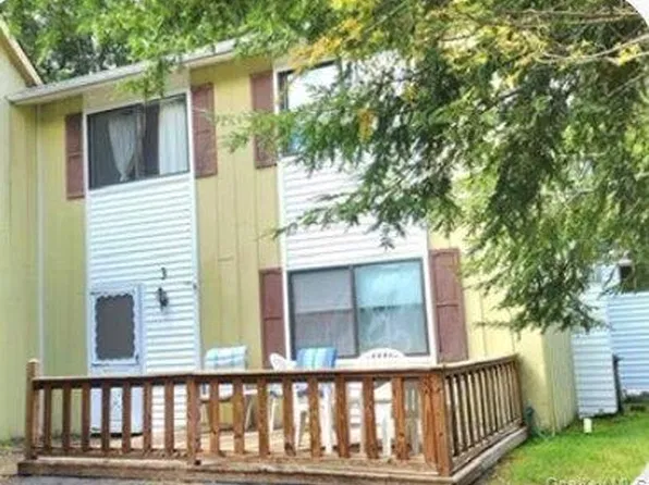 3 Kathleen Ct, Kiamesha Lake, NY 12751