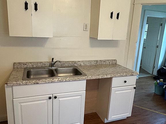 2nd image of 454 E 14th St #2