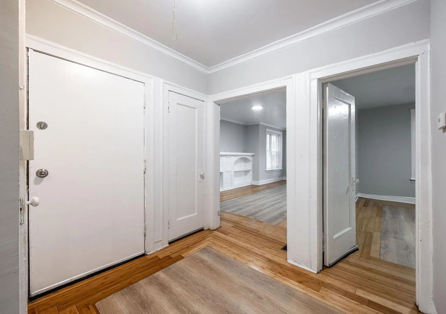 6304 North Oakley Avenue #2 — Photo 3
