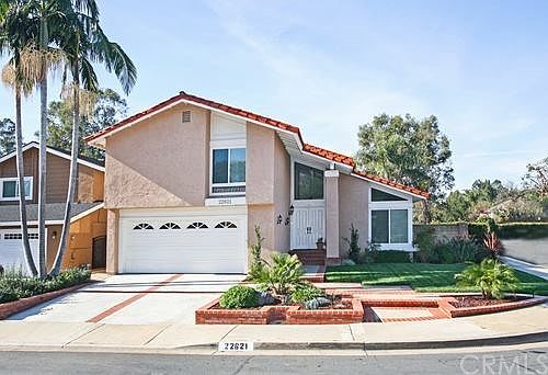 Great corner and cul-de-sac location!