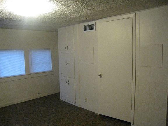 4th image of 2204 Pecan St