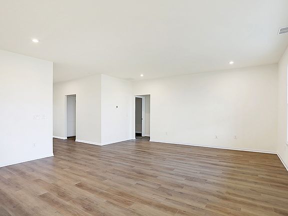 5th image of 7159 Rose Hill Ave