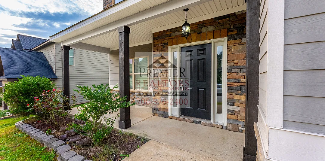 4 bed, 2.5 bath, 2675 sqft, $2,150 — Photo 2
