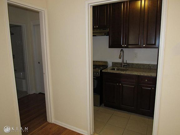 5th image of 14345 Sanford Ave APT 404