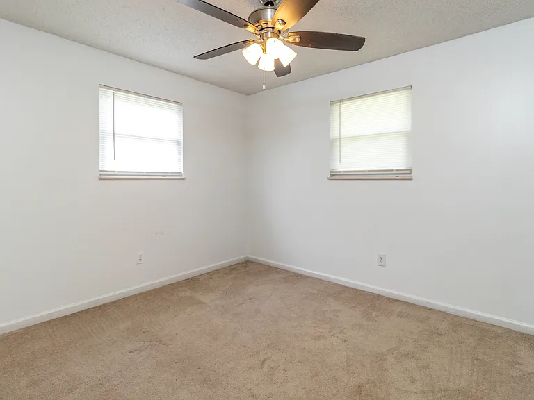 2821 Vicksburg Ln — Photo 33
