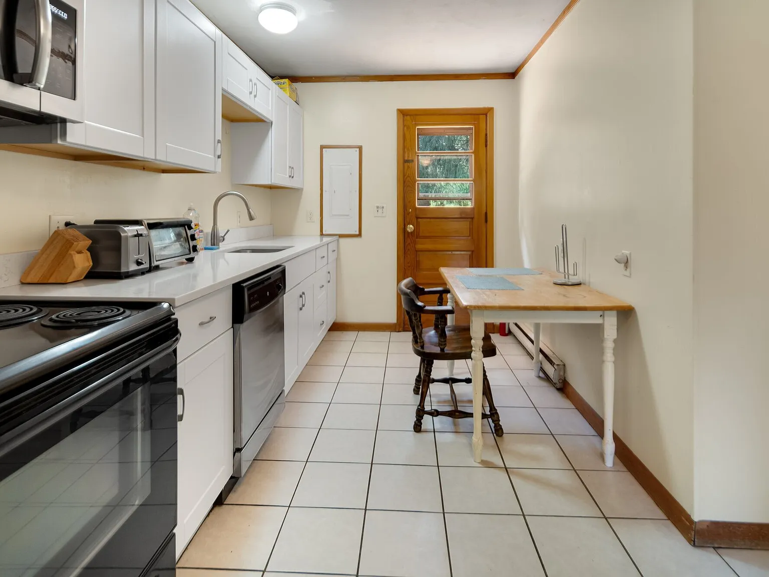South Hill- Kendall Ave 4-6 Bedroom Duplex — Photo 4