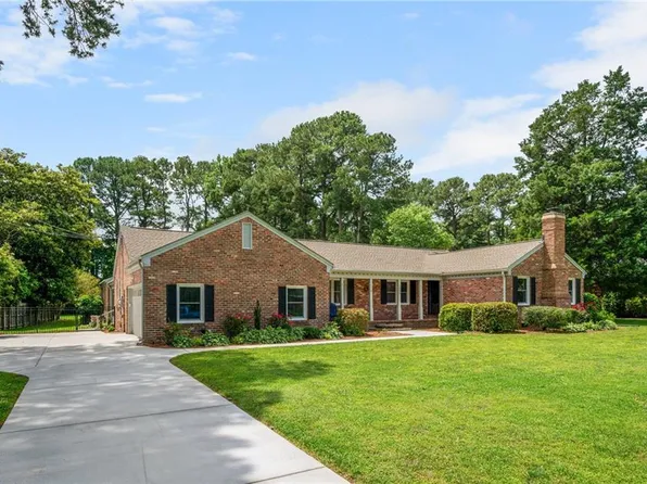 4252 Country Club Cir, Virginia Beach, VA 23455