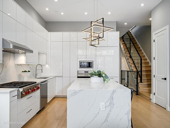 4th image of 1513 W Thomas St #3