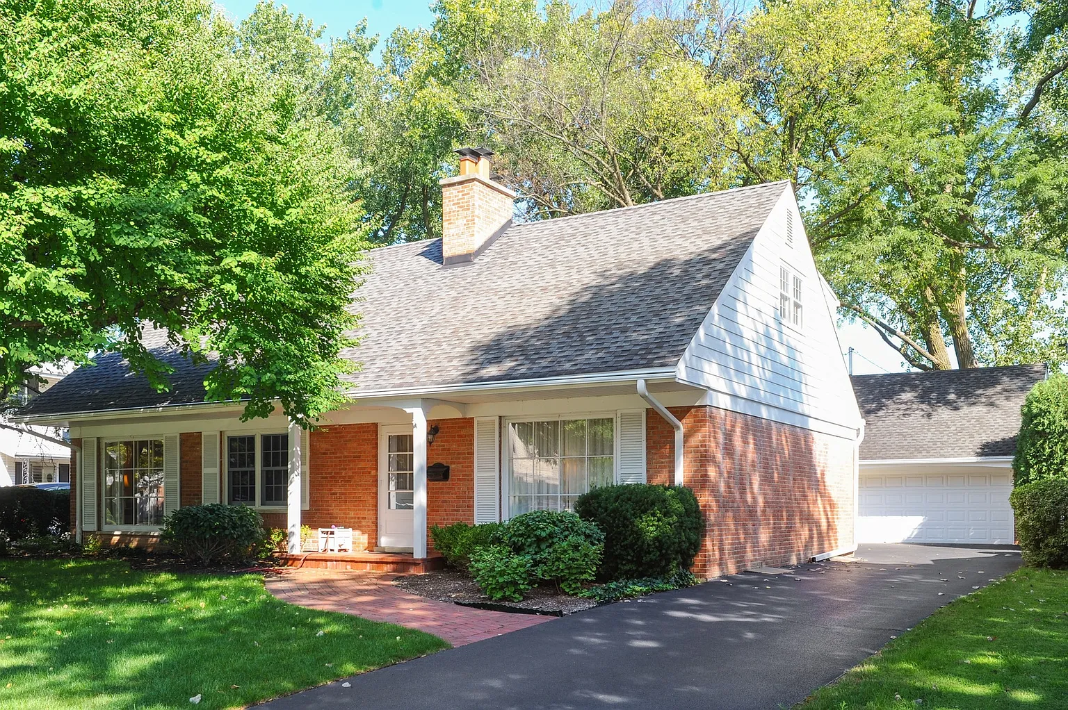 2536 Laurel Ln photo 1