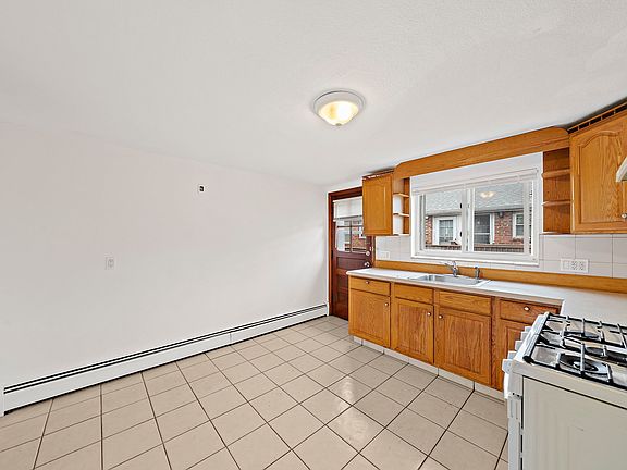 5th image of 161 Neponset Valley Pkwy APT 3