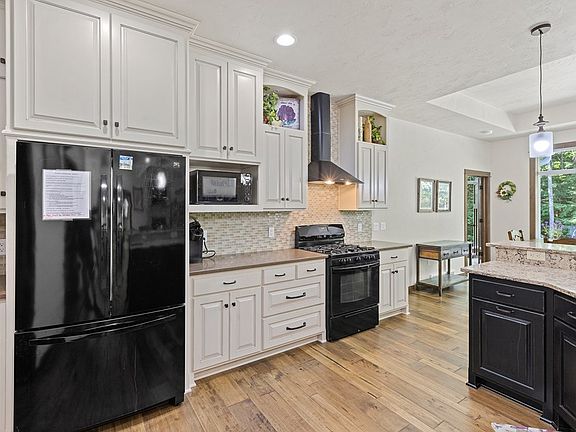 5th image of 6117 Governors Woods Trl