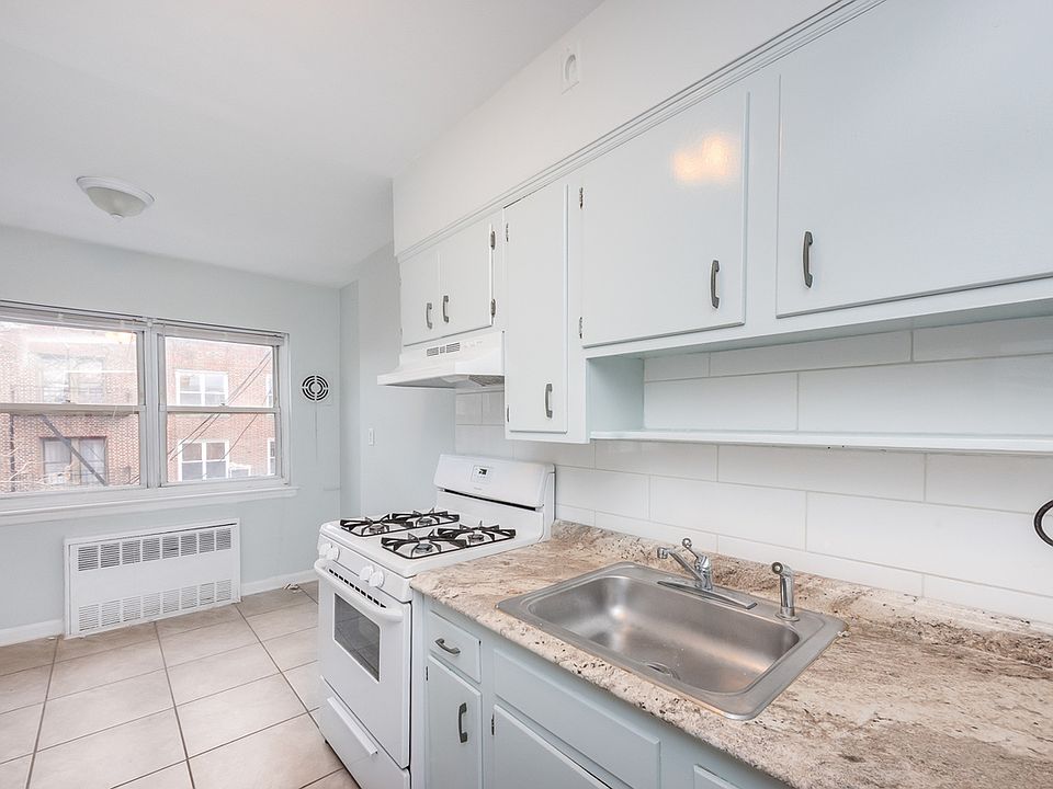 1st image of 30-94 32nd St #3D