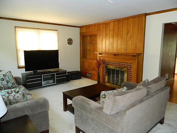 3rd image of 135 Westview Ave