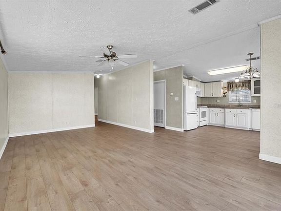 3rd image of 2601 Carl Ave