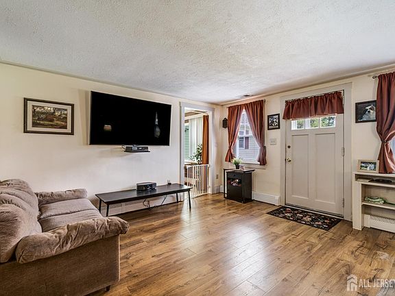 4th image of 65 Griggs Dr