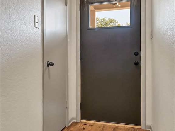 4th image of 1806 Southwood Dr