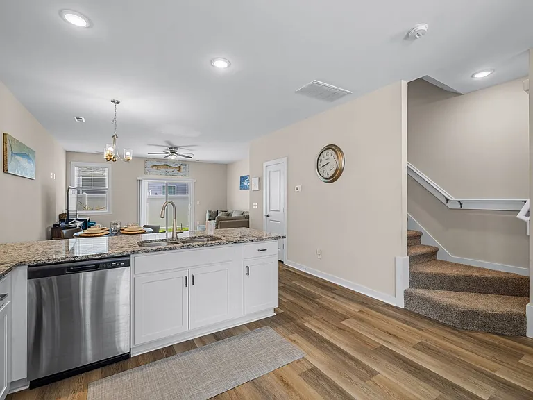 306 Starfish Ln — Photo 7