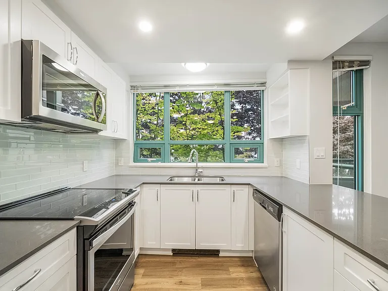 150 Keith Rd E — Photo 1