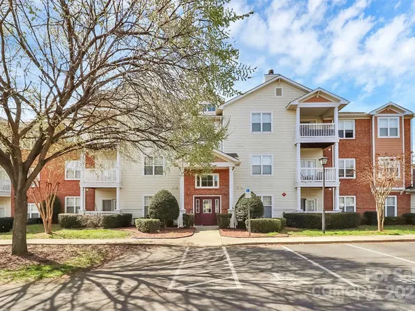 10663 Hill Point Ct, Charlotte, NC 28262