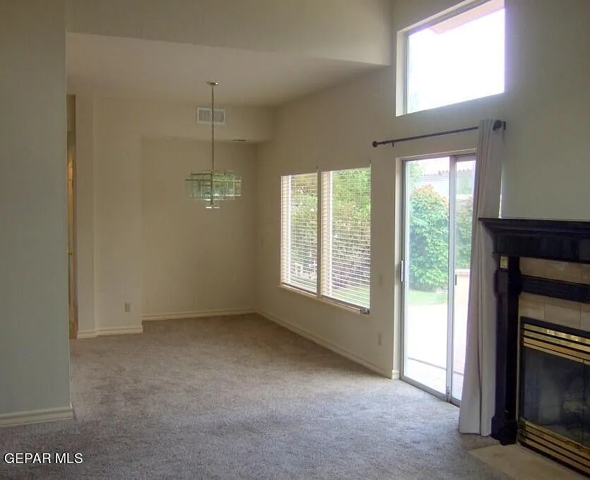 2 bed, 2.0 bath, 1607 sqft, $2,300 — Photo 3