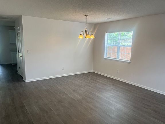 3rd image of 2452 Melville Rd