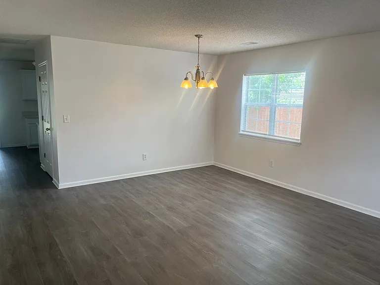 2452 Melville Rd — Photo 3