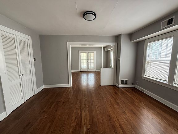 3rd image of 105 W 51st St #2E