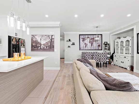 4th image of 19436 72a Ave