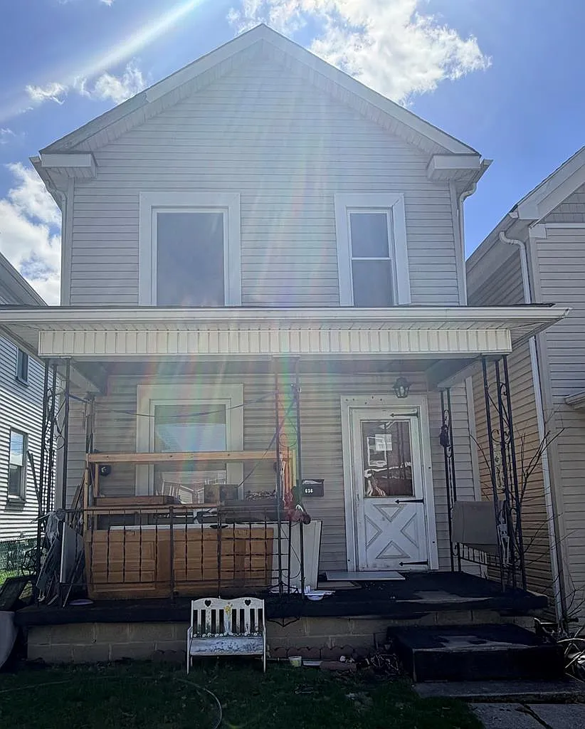 636 Banfield Avenue photo 1