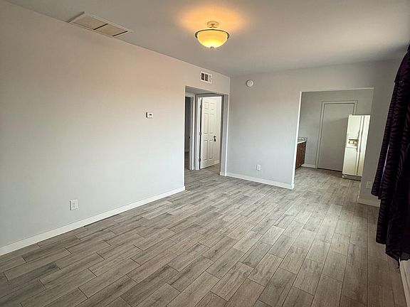 5th image of 2819 E PUEBLO Avenue