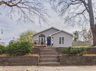 832 High Ave E, Oskaloosa, IA