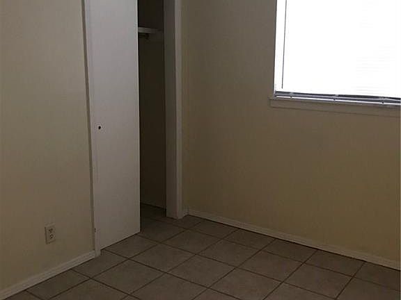 3rd image of 5601 Salem Dr