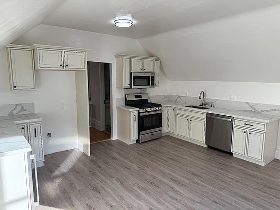 5th image of 2737 22nd St