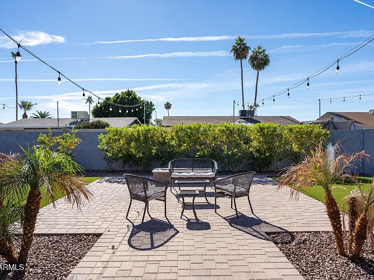 1211 W Palomino Dr — Photo 32