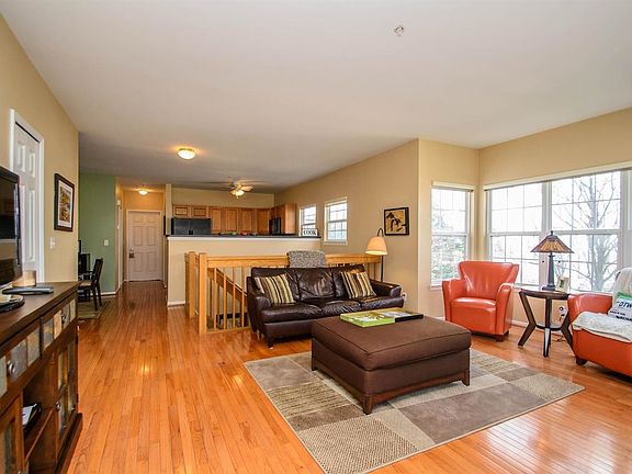 2nd image of 1127 Freesia Ct
