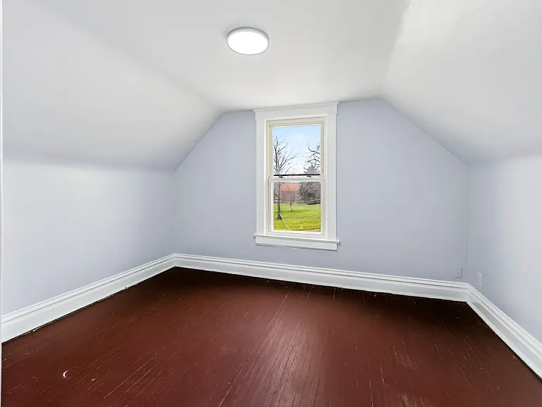 221 N Crysler Ave — Photo 14