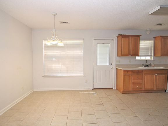 5th image of 301 Melvina Dr