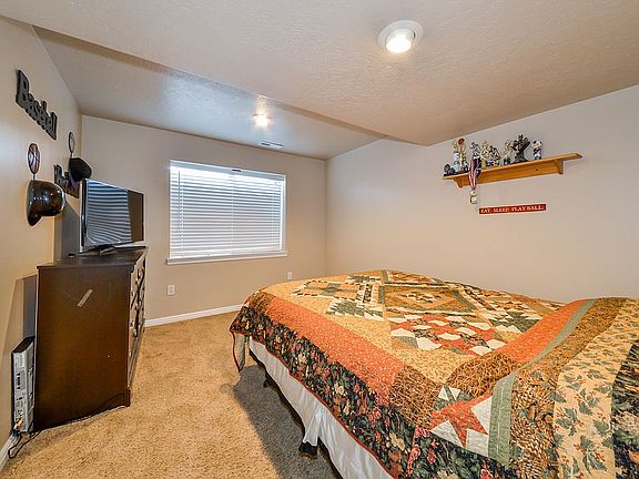 4th image of 1258 S Pondside Dr