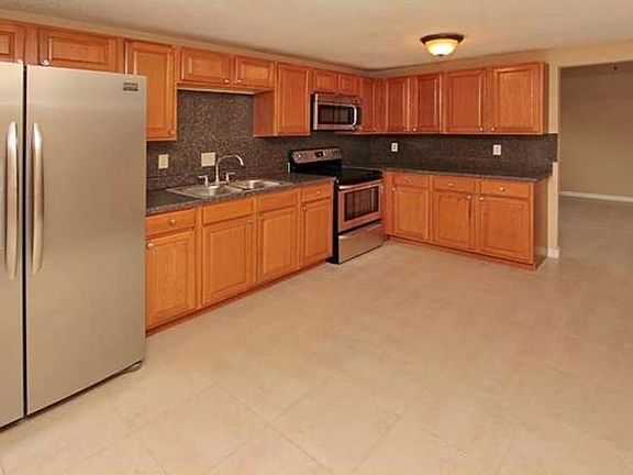 5th image of 6404 Derby Ct