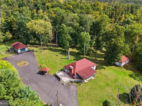 2070 Hendricks Station Rd, Harleysville, PA 19438